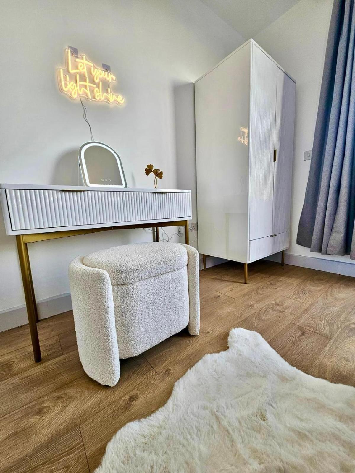 Hobson Woods Apartment *